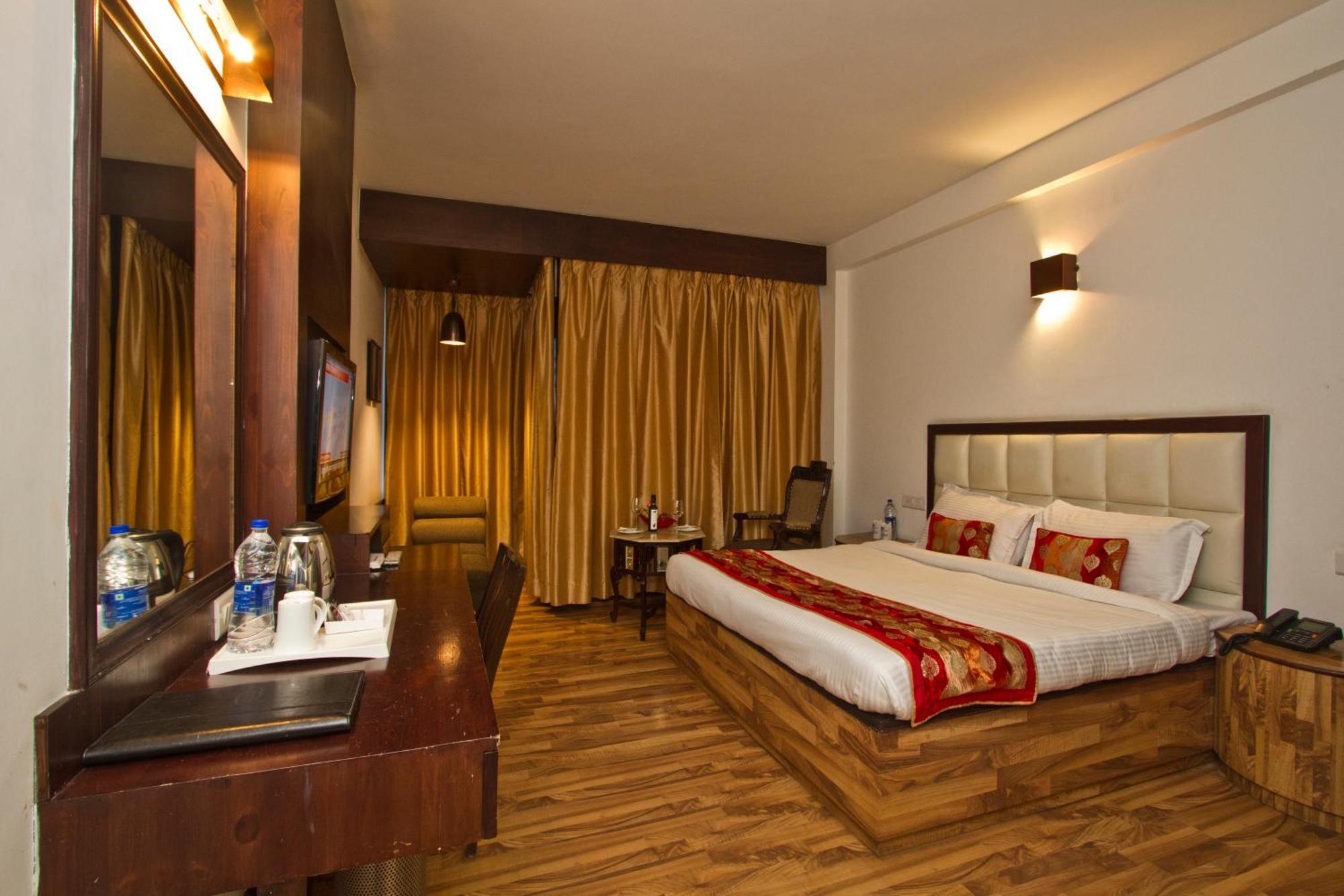 The Whispering Inn Resort And Bar Манали Экстерьер фото
